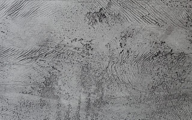 Enduit mural travaillé en relief avec un motif régulier