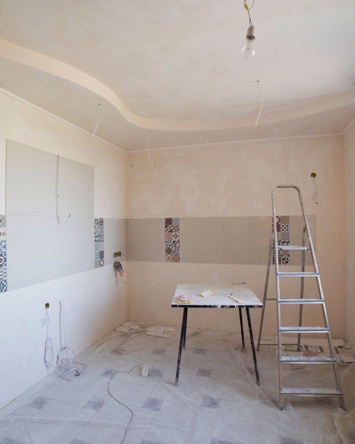 Cuisine neuve en fin de chantier avant nettoyage
