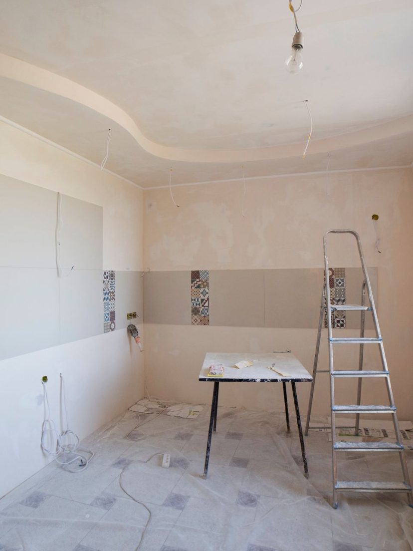 Cuisine neuve en fin de chantier avant nettoyage