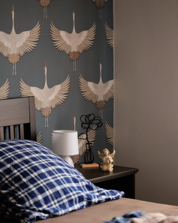 Chambre habillée d'un papier peint à motif