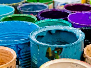 Pots de peinture murale prêts à l'emploi
