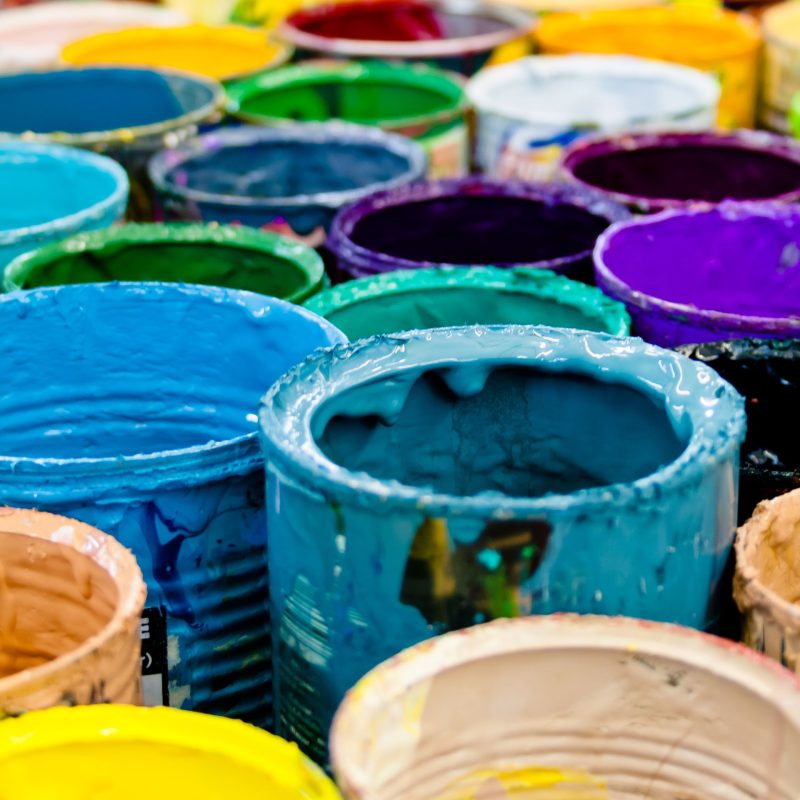Pots de peinture murale prêts à l'emploi