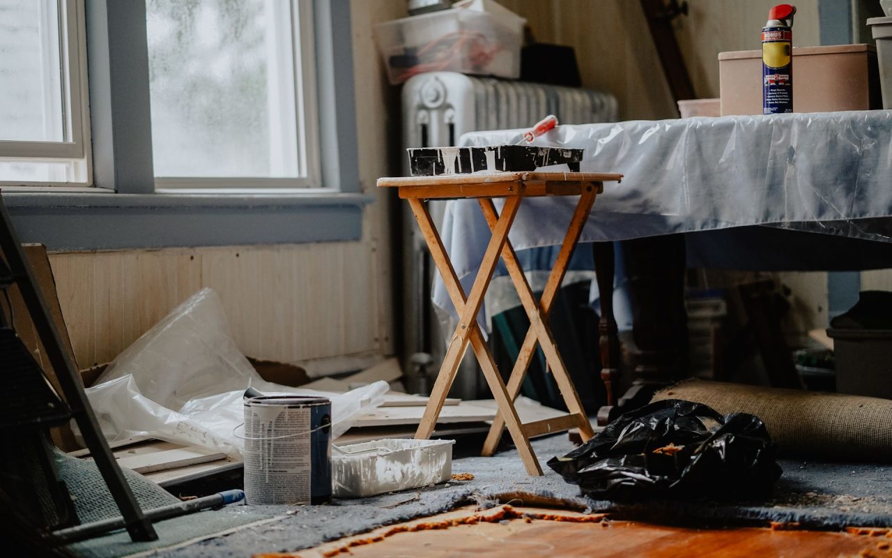 Séjour avant travaux, murs bruts